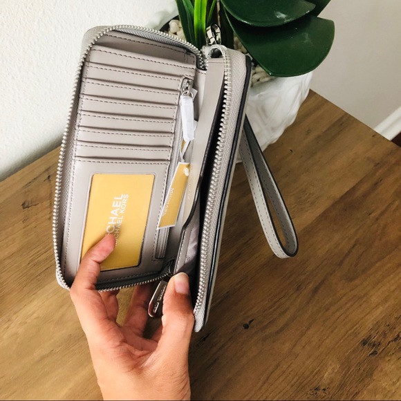 Michael kors Fulton Large Multifunction Wallet NWT - Picture 5 of 6